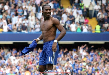 看球通-世俱杯中后场传球线路对比分析:由防转攻的第一步路径解析 看球通-世俱杯中后场传球线路对比分析:由防转攻的第一步路径解析